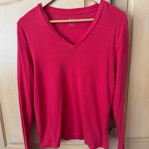 GAP Women's V-Neck Long Sleeve Tee in Red